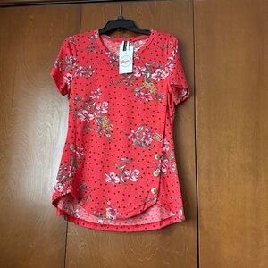 Amerikan Basics Floral Red Women's Tunic  with Button Detail. NWT Sz S